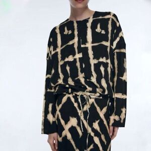 Zara Black Cream Geometric Print Long Sleeve Drawstring Hem Top